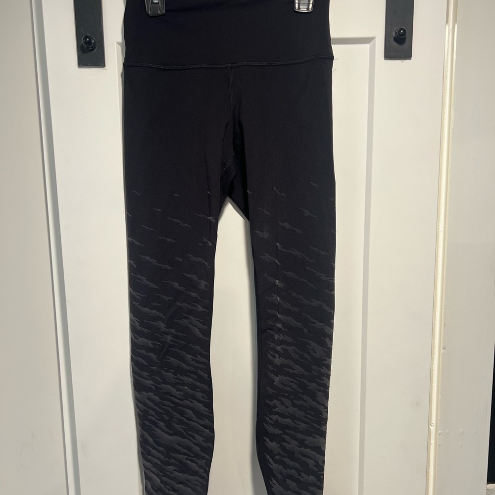 Lululemon Wunder Under high rise tight size 6